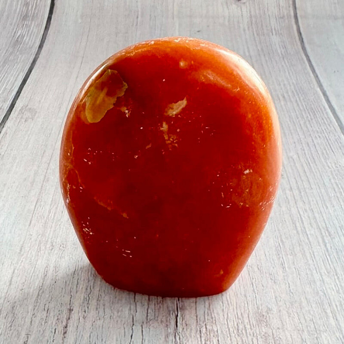 Kalcit oranžový leštený veľký freeform Madagaskar 17 - cca 6 x 7,7 cm, 199,9 g