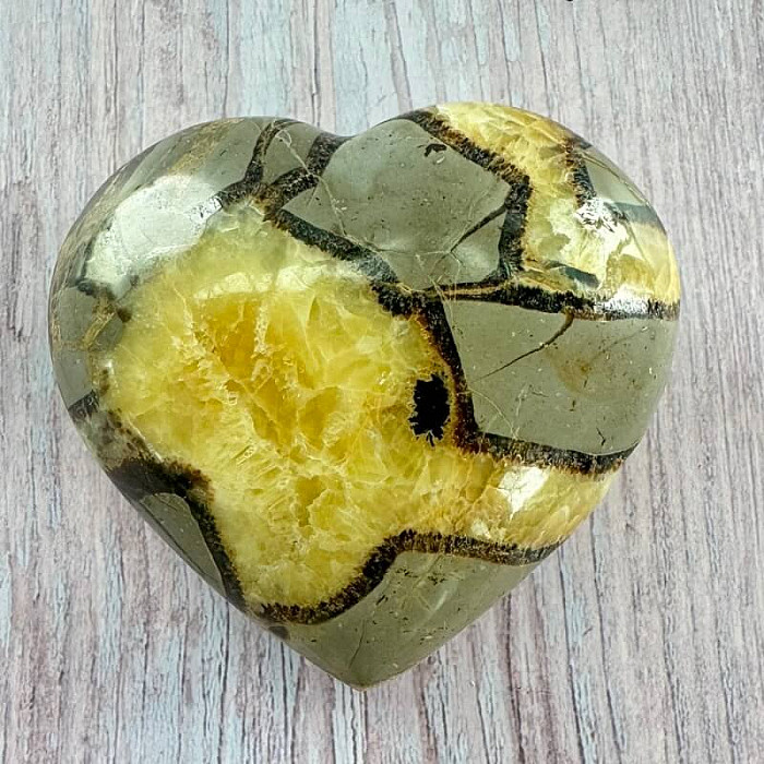 Septária leštená Madagaskar veľké Srdce P8-20 - cca 8,3 x 7,8 cm, 309,3 g