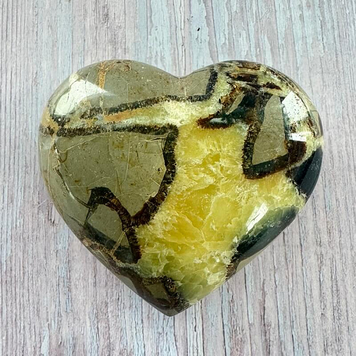 Septária leštená Madagaskar veľké Srdce P8-22 - cca 8,7 x 7,9 cm, 329,9 g