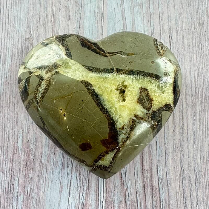 Septária leštená Madagaskar veľké Srdce P8-23 - cca 8,9 x 8,3 cm, 327,9 g