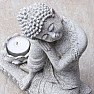 Budha so stojanom na sviečku šedá soška