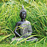 Buddha meditujúci thajská soška v striebornom šate