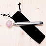 Masážny valček face roller vibračný s ruženínom rukoväť vo farbe striebra 15,5 cm