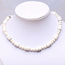 Magnezit (Howlit biely) náhrdelník z valčekov a rondeliek